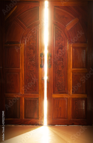 swiatlo-drzwi