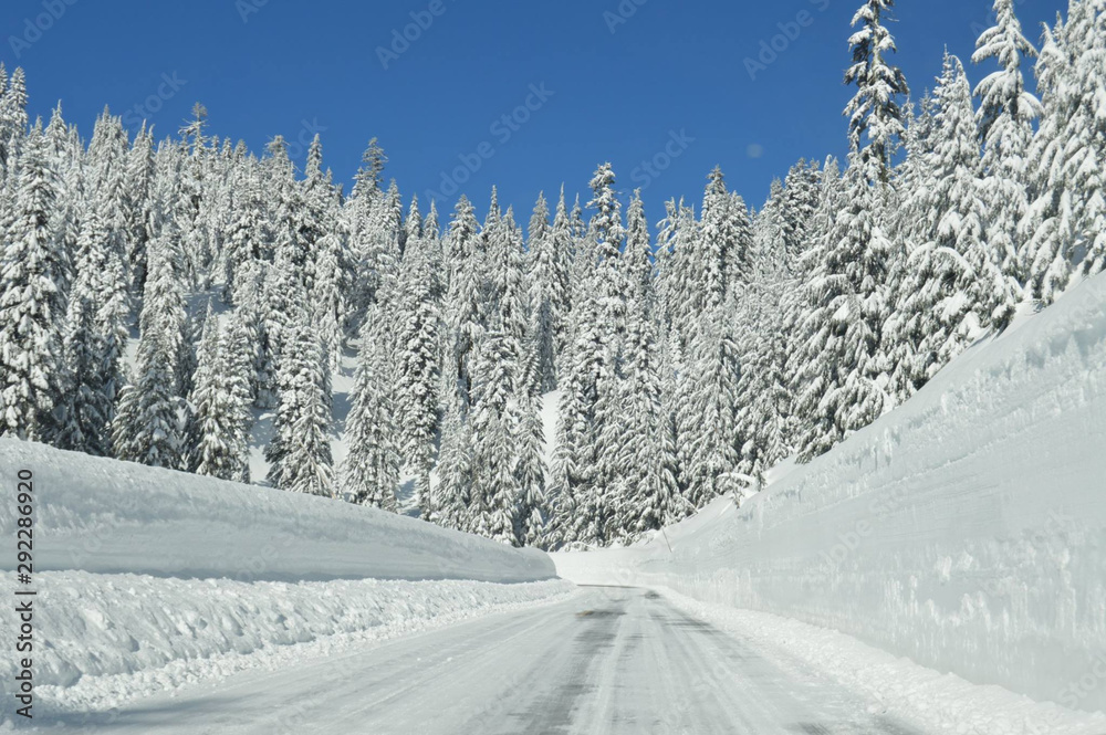 Road to Crater Lake | Deep Snow in Oregon Cascades