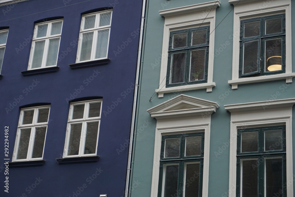blaue und grüne Hausfassade in Kopenhagen, Dänemark