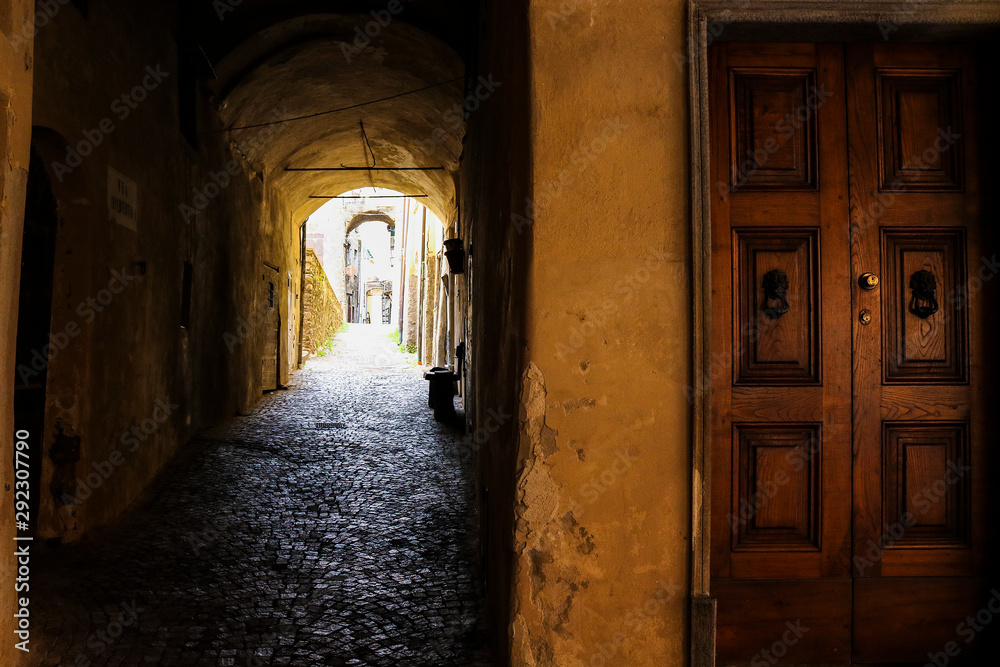 Borgo storico di Pieve di Teco risalente al 1400, Liguria, case e architetture