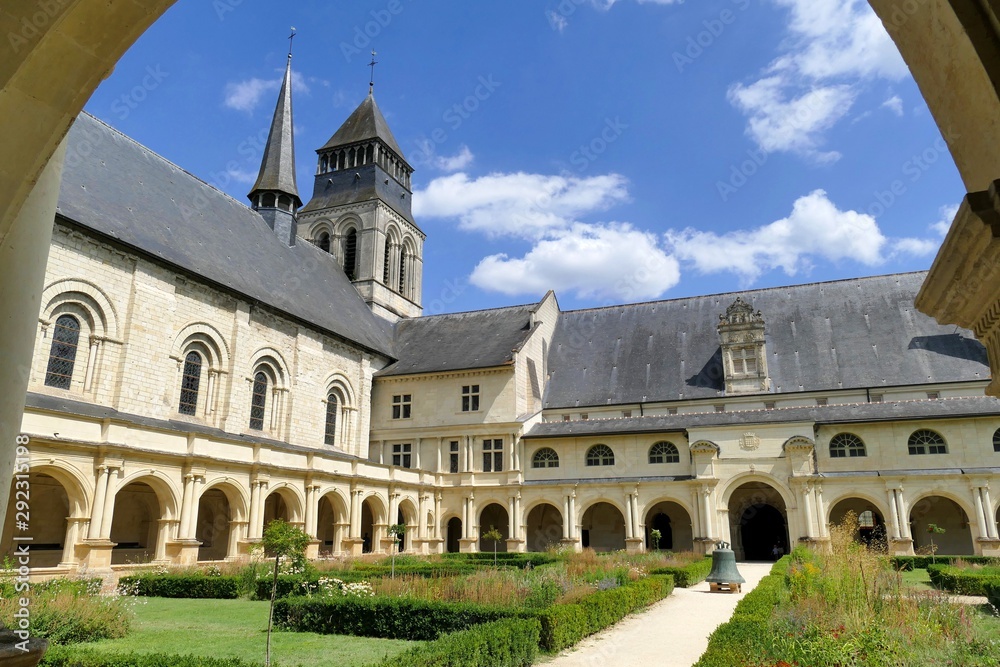 Cloître de l’abbaye royale Notre-Dame de Fontevraud