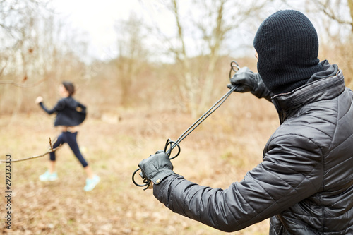 Joggerin flüchtet vor Angreifer bei Überfall