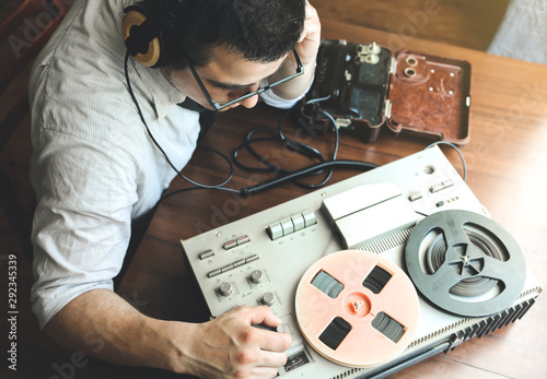 Obraz na plátně Special agent holds field telephone set USSR