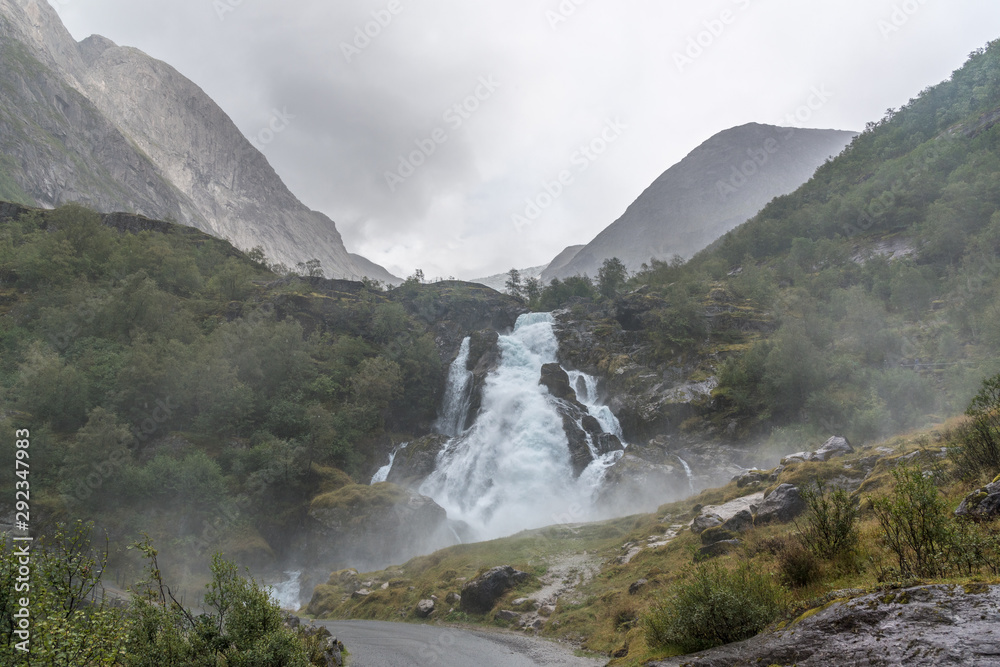 Fototapeta premium Briksdalbreen Wasserfälle, Norwegen