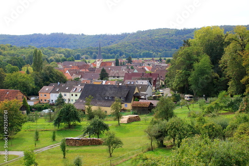 Blick auf die Gemeinde Mühlhausen an der Enz