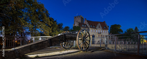 Die Kanone vor der Burg