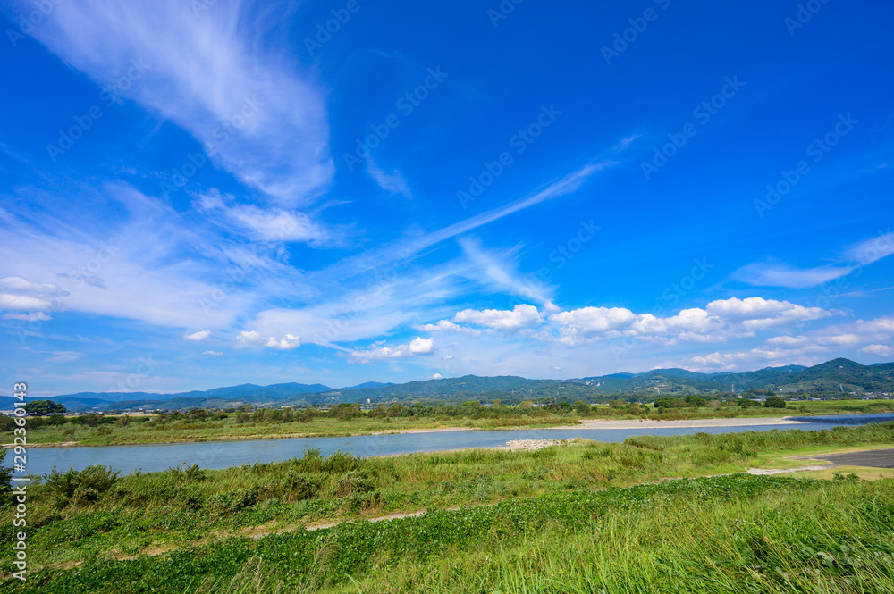 爽やかな青空と朝倉の田園風景(福岡県朝倉市) 爽やかな青空と朝倉の田園風景(福岡県朝倉市)