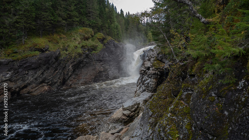 Wasserfall in Norwegen bach mit Wasserfall 