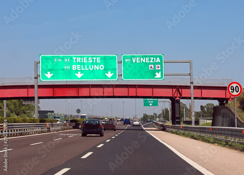 Foto crossroads in the italian highway