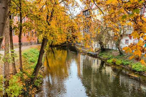 Fototapeta Naklejka Na Ścianę i Meble -  Herbstidylle am Ludwigskanal in Bamberg