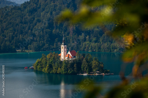 Obraz na płótnie Famous Pilgrimage Church of the Assumption of Maria on an islang in the middle of the Bled Lake, Bled, Slovenia w salonie