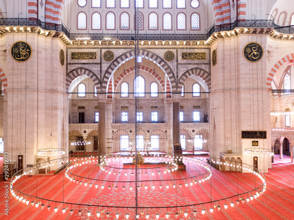 Obraz premium Islamic arts in Suleymaniye Mosque in Istanbul, Turkey