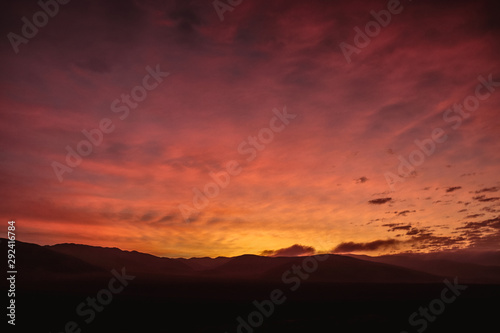 Red sunset in the desert © Elusafet