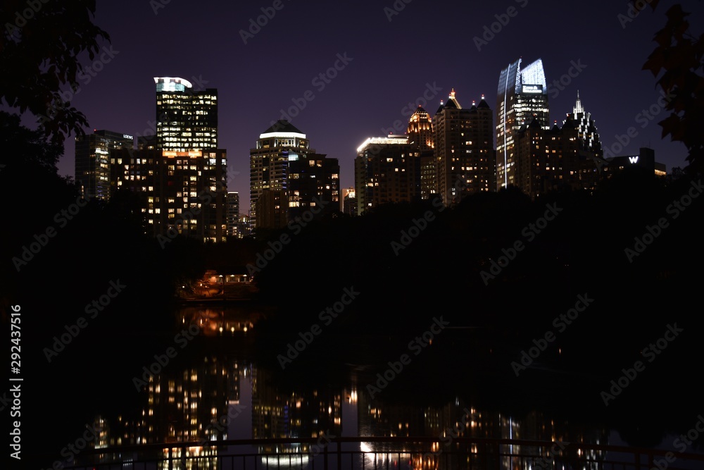 Fototapeta premium Midtown Atlanta Skyline reflecting on lake during mid sunset early evening 