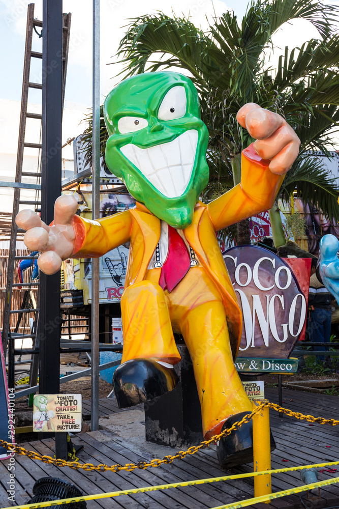 Coco Bongo Club entrance with dummy of Mask at Zona Hotelera Stock Photo |  Adobe Stock