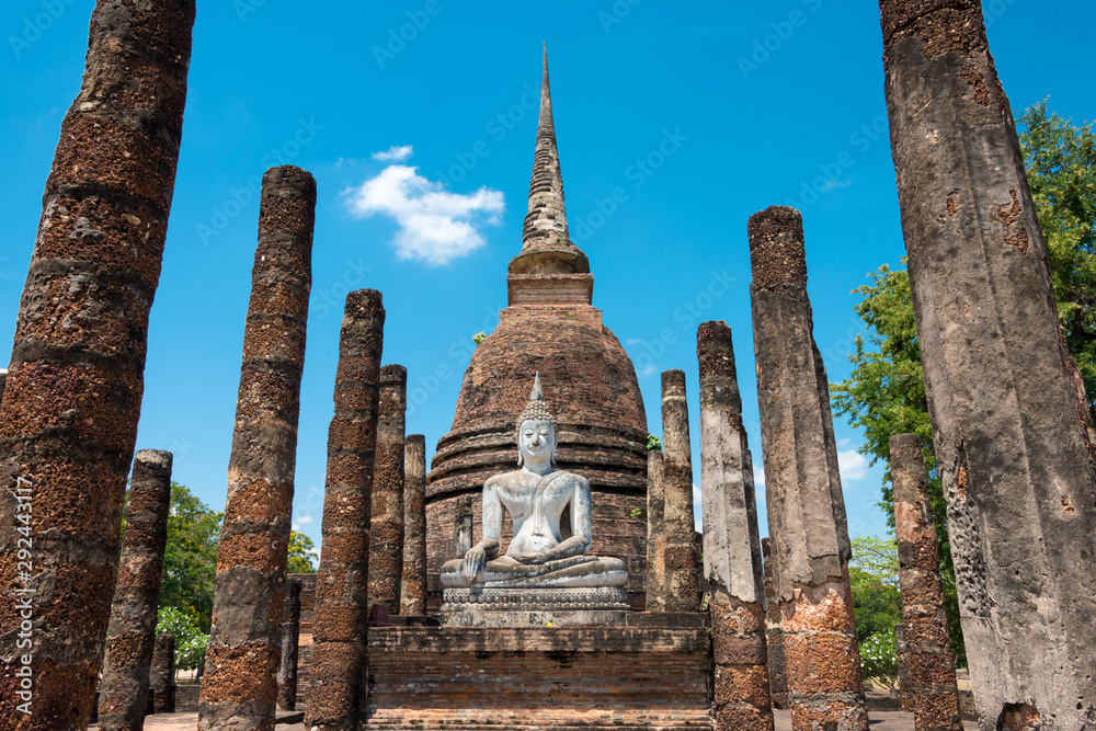 Fototapeta premium Sukhothai, Thailand - Apr 08 2018: Wat Sra Sri in Sukhothai Historical Park, Sukhothai, Thailand. It is part of the World Heritage Site - Historic Town of Sukhothai and Associated Historic Towns.
