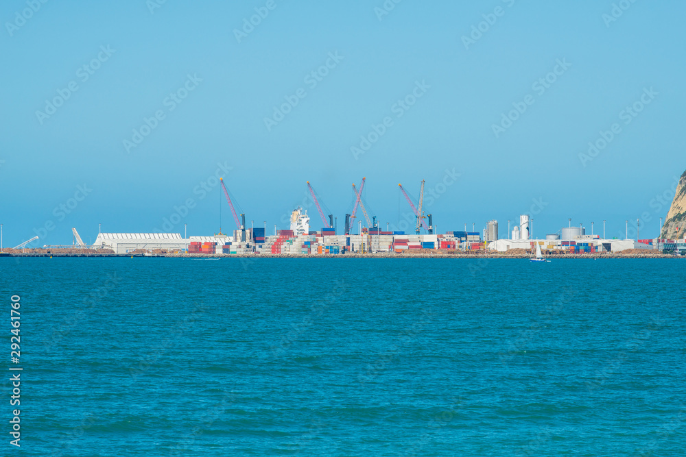 Obraz premium Napier port the North Island's second largest export port in Napier, New Zealand.
