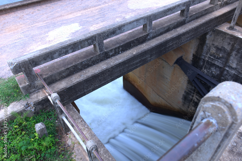 Obraz premium high speed flowing water . Excess water during spring flood, dropping from reservoir. 