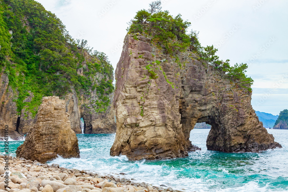 Fototapeta premium 伊豆半島浮島海岸の奇岩、静岡県賀茂郡西伊豆町にて