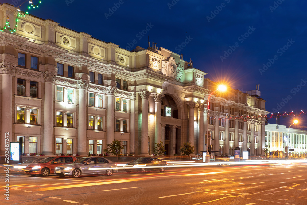 Fototapeta premium Main Post Office on Prospekt Nezavisimosti - Independence Avenue in Minsk