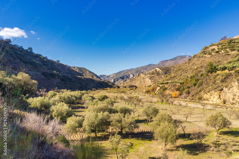 paisaje montañoso de la Alpujarra, en el rio Guadalfeo