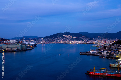 長崎港の夜景 © TOMO