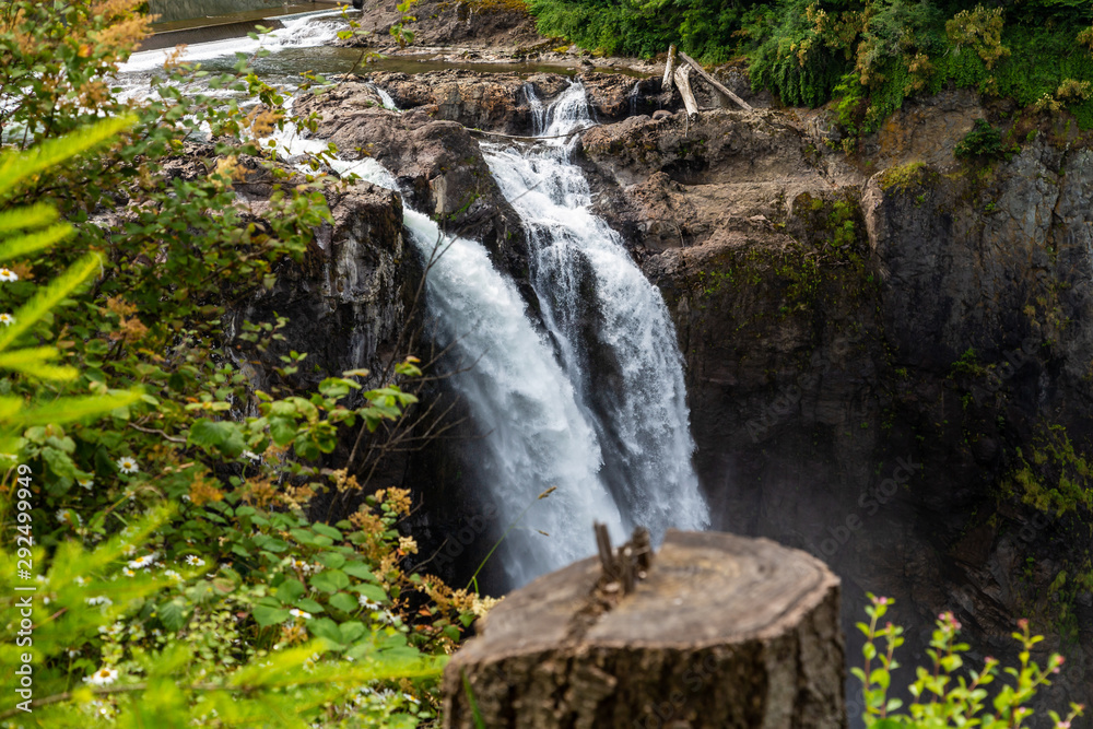 Naklejka premium View of Snoqualmie Falls, near Seattle in the Pacific Northwest