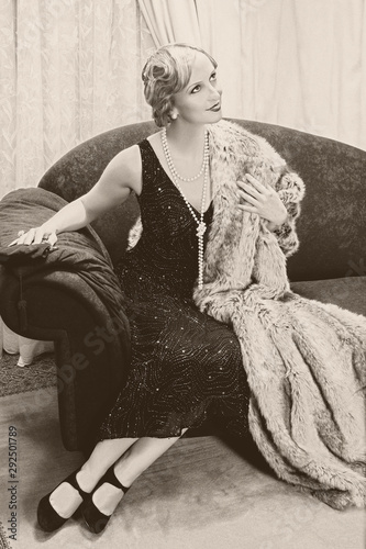 Foto Vintage woman on chaise-longue