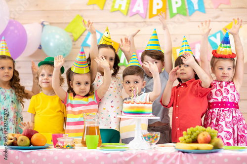 Large group of preschool ki...