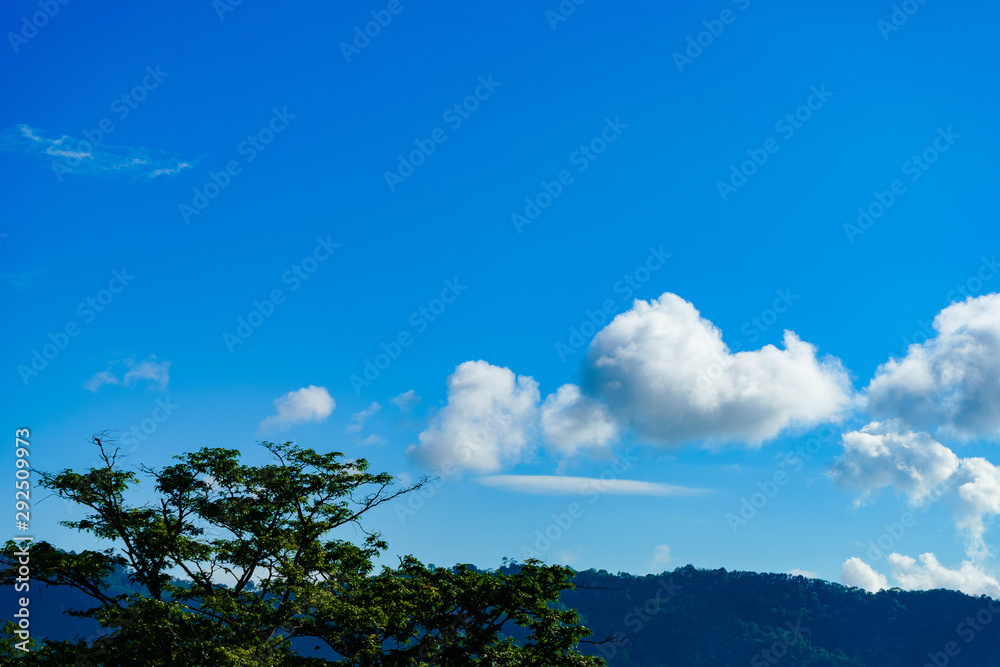 Obraz premium Blue sky and clouds