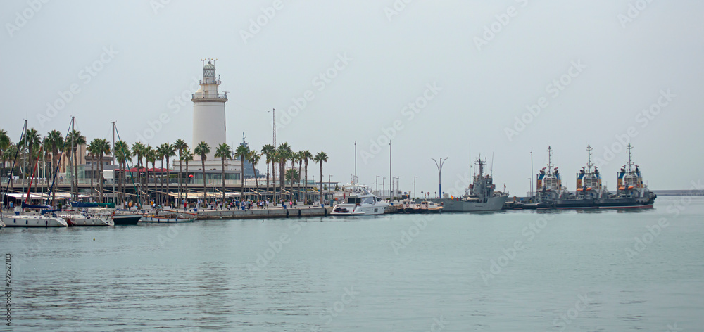 Faro en el Muelle Uno. Puerto de Málaga/ Lighthouse on Pier One. Malaga port. La Farola. Málaga