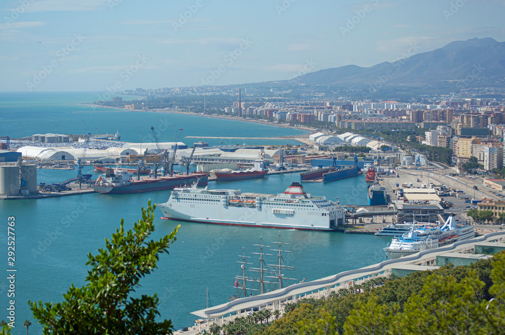 Puerto de Málaga, ferry / Malaga port. Málaga