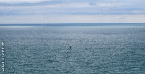 Barca in mezzo al mare