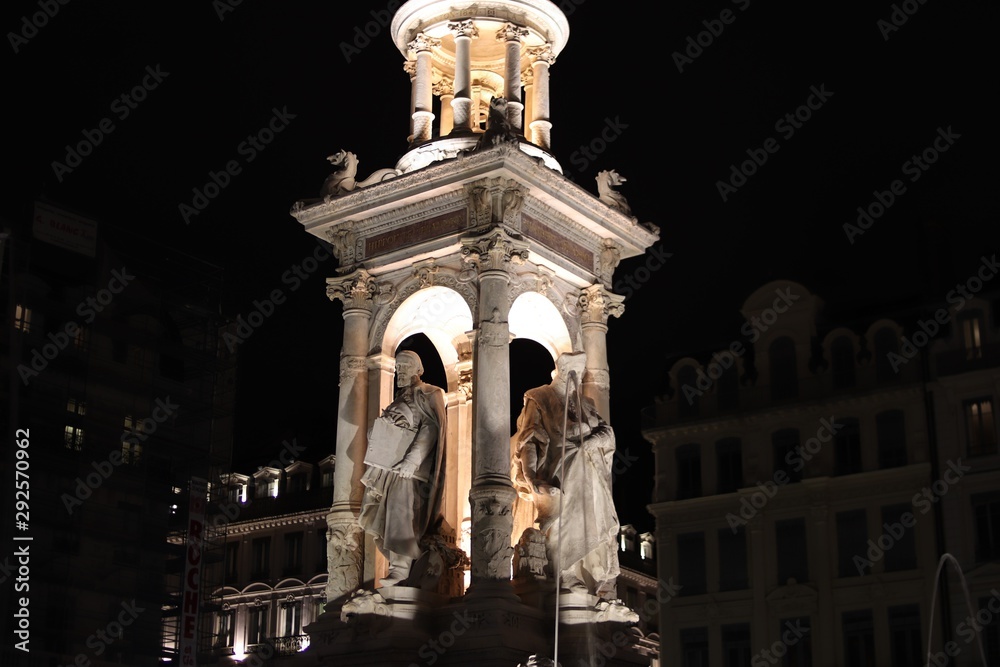 Fontaine des Jacobins à Lyon - Place des Jacobins - Vue de nuit