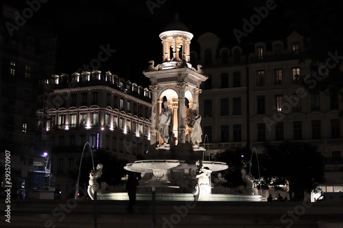 Fontaine des Jacobins à Lyon - Place des Jacobins - Vue de nuit