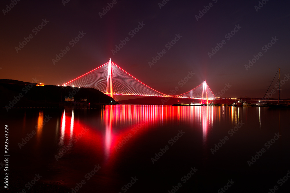 Obraz premium Istanbul Yavuz Sultan Selim Bridge Long Exposure at Sunset