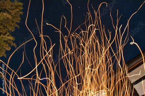 Lagerfeuer mit Funkenflug photo