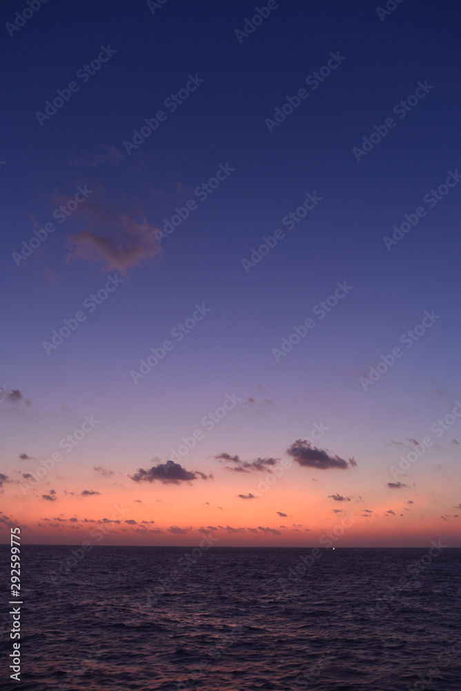 Sonnenuntergang im Südägäischen Meer, Griechenland Sonnenuntergang im Südägäischen Meer, Griechenland