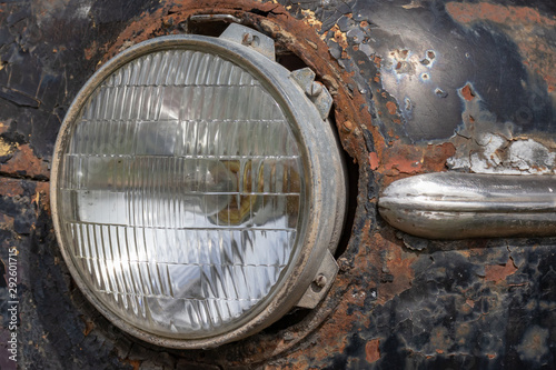 Photos Headlight of an old rusty abandoned car, utilisation and scrap concept