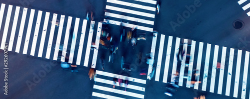 Billede på lærred Aerial view of people crossing a big intersection in Ginza, Tokyo, Japan at nigh