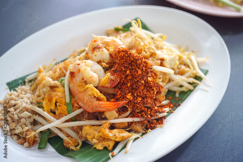 Pad thai , Stir fry vermicelli or noodles with shrimp - Thai favourit food Pad thai , Stir fry vermicelli or noodles with shrimp - Thai favourit food