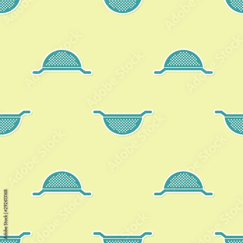 Green Kitchen colander icon isolated seamless pattern on yellow background. Cooking utensil. Cutlery sign. Vector Illustration