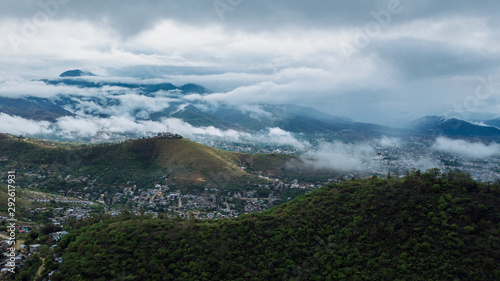 Cerro del Crestón en la Ciudad de Oaxaca en día Nublado