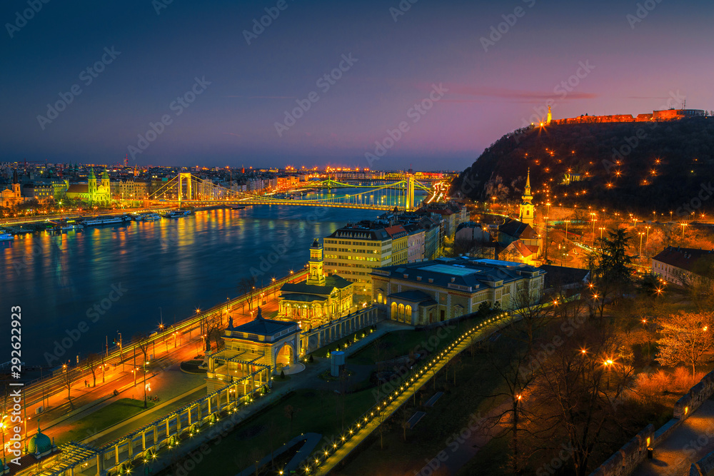 Spectacular Elisabeth bridge and Pest cityscape at evening, Budapest, Hungary