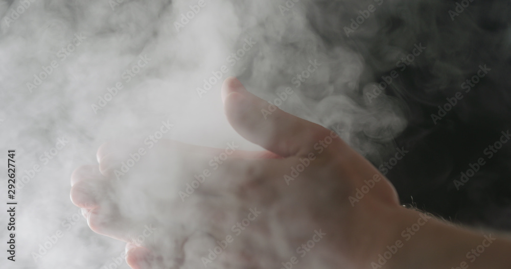 Obraz premium man hand playing with water mist
