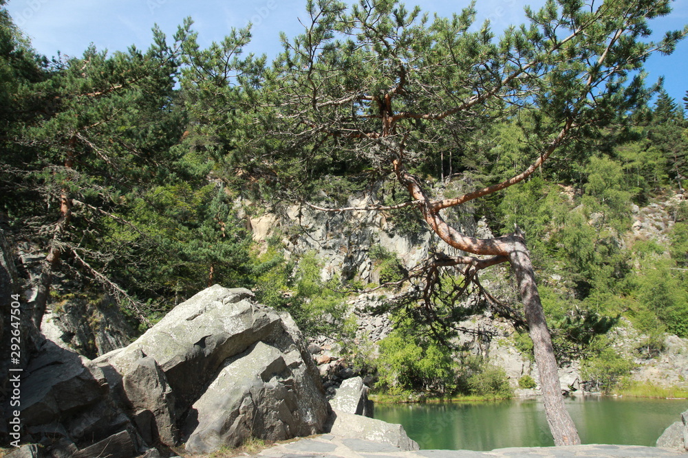 Le lac bleu en la Haute Loire