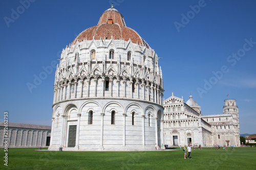 Leaning tower of Pisa © swisshippo