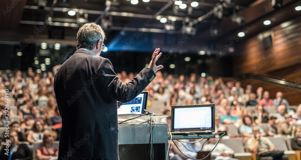 Foto de Speaker giving a talk on corporate business conference