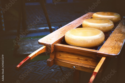 Canvas Print Holland cheese rounds at traditional market