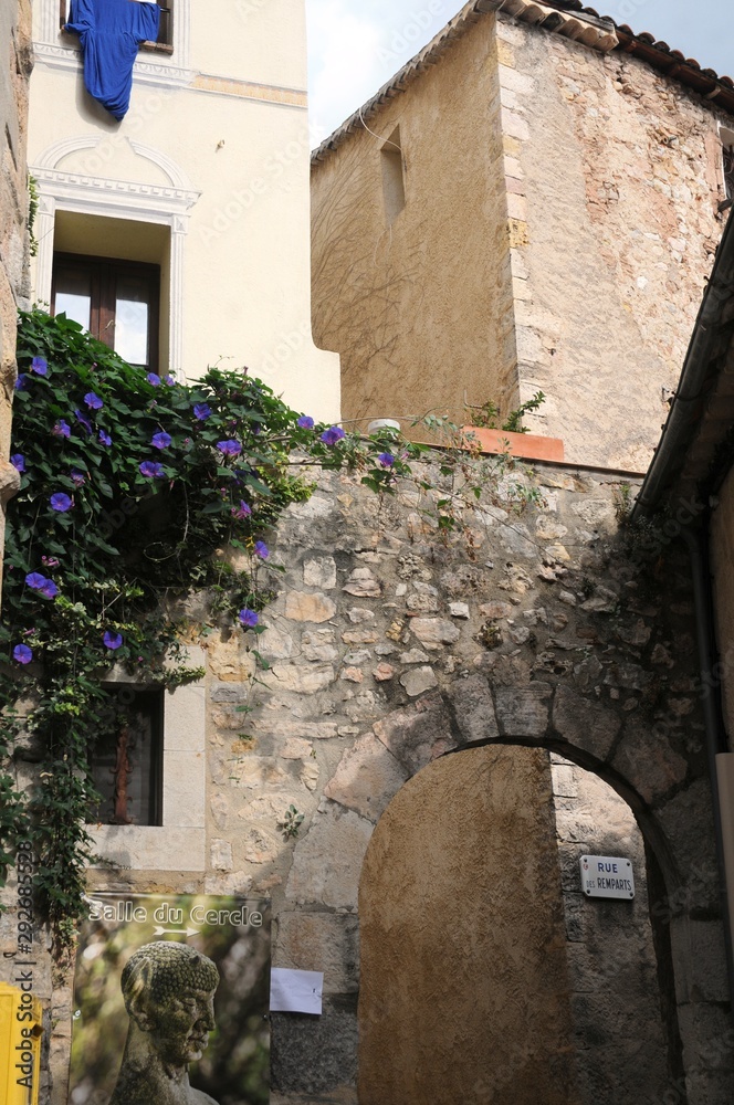 Village de Seillans (Midi de la France)